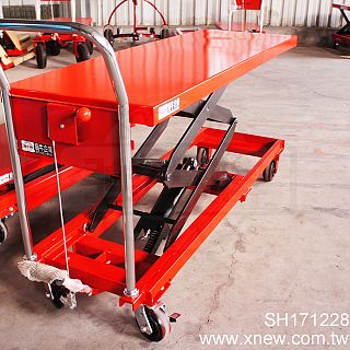 1.5M檯面油壓升降台車
