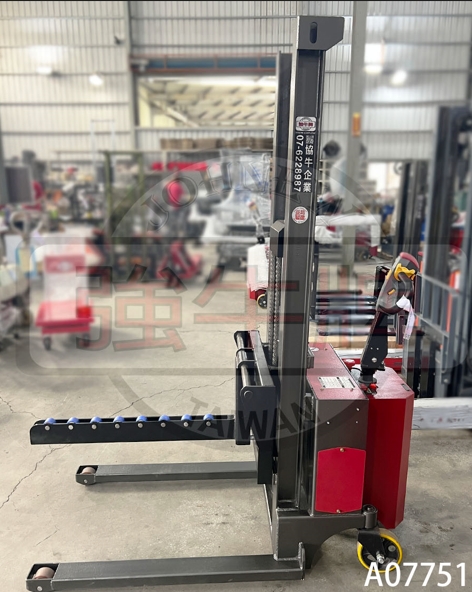 強牛牌JSR滾軸砲管紅色堆高機側面