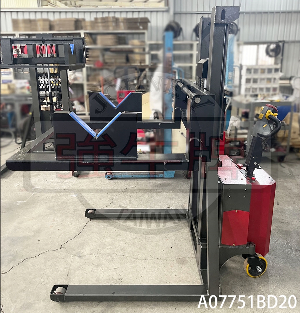 強牛牌JSR卷軸載台紅色堆高機側面